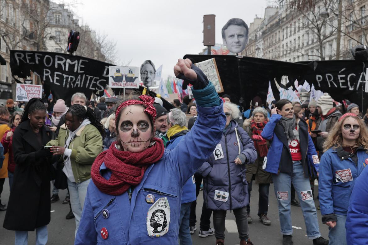 No alla riforma delle pensioni, lo sciopero blocca la Francia