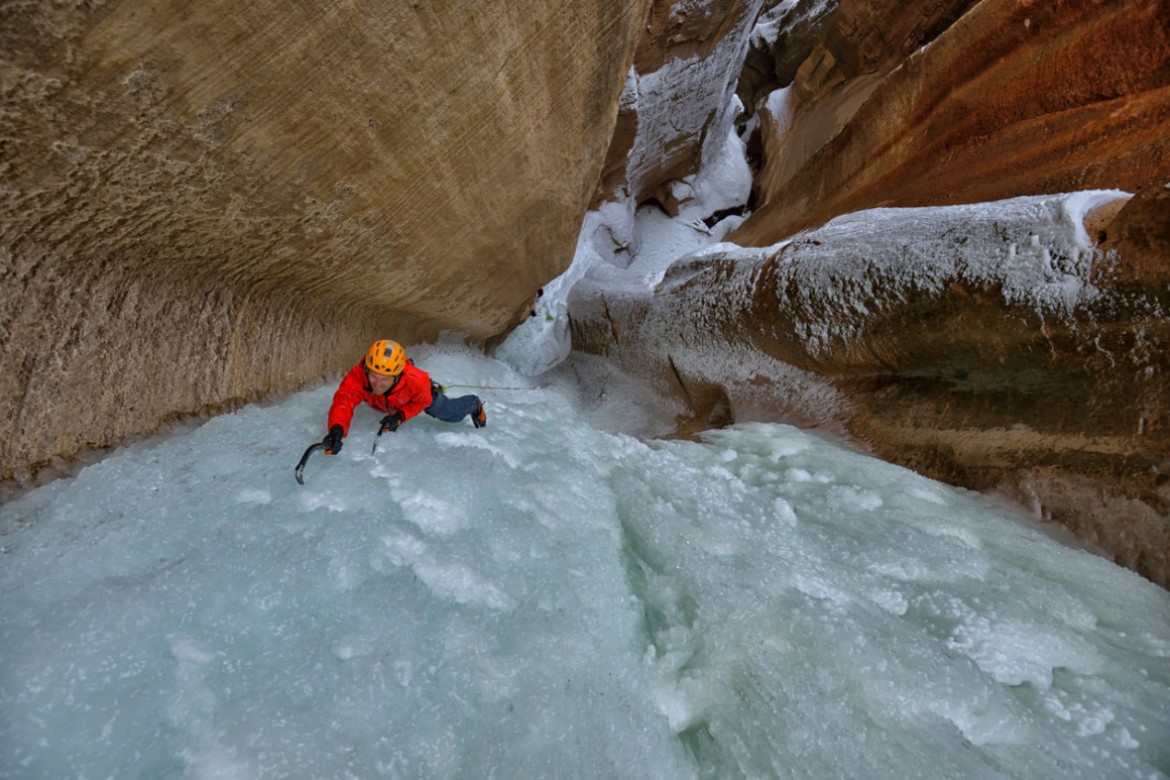 Desert-Ice-01-Jesse-Huey-climbing-Zicicle_Credit-Keith-Ladinski-1180×787