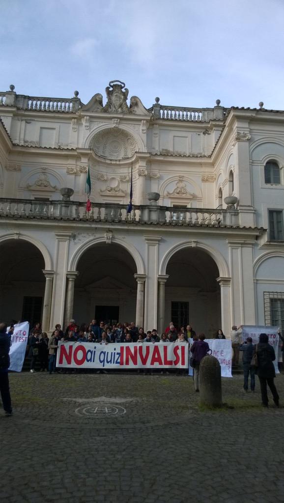 Scuola, flash mob di protesta contro l’Invalsi