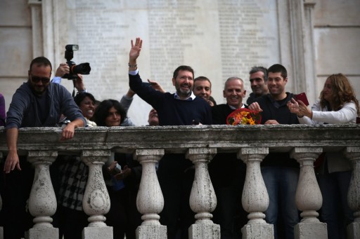 Foto Vincenzo Livieri - LaPresse 25-10-2015 - Roma - Italia Cronaca Manifestazione in sostegno di Ignazio Marino in Campidoglio. Nella foto Ignazio Marino Photo Vincenzo Livieri - LaPresse 25-10-2015 - Rome - Italy News Demonstration to support Ignazio Marino in Campidoglio