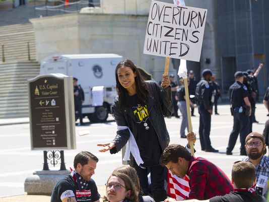 Occupy in piazza per Bernie Sanders