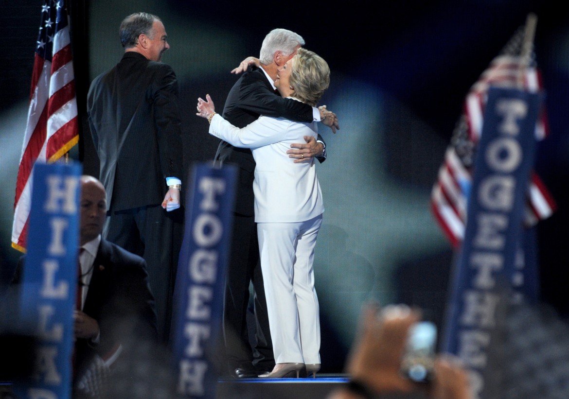 abbraccio clinton dopo nomination foto abacapress lapresse