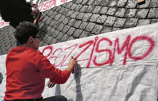 Partinico, spuntano i nastri che inchiodano gli aggressori. Ma la piazza è omertosa