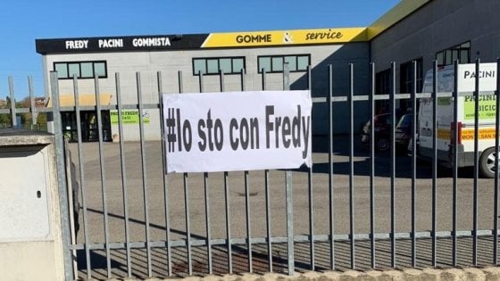 Spara contro i ladri, ne uccide uno e viene accolto dagli applausi