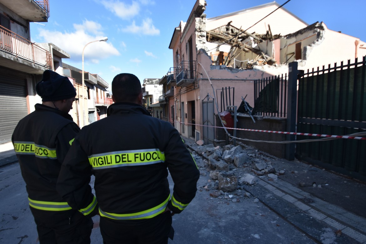 27desk1-terremoto-fleri-catania-564