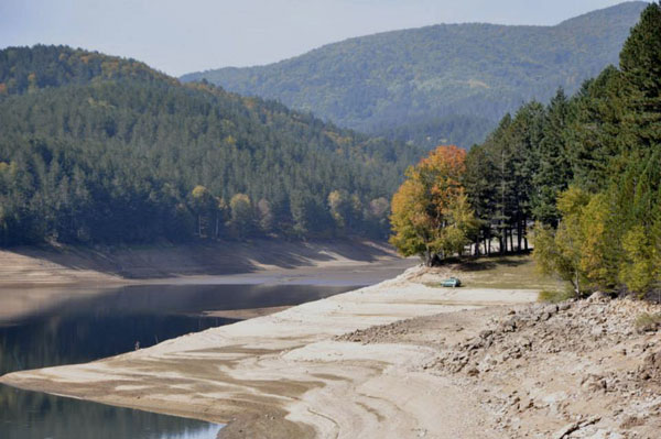 Nel lago Ampollino manca l’acqua, colpa della A2A