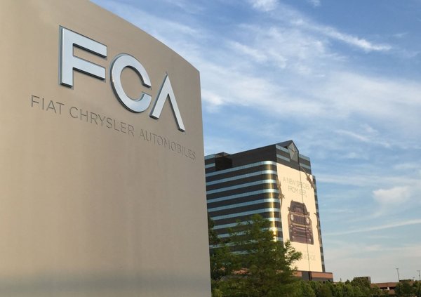 Nozze Fca-Peugeot: festeggiano sopratutto gli Agnelli