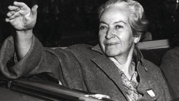 Materia di oceani  e vulcani, calata  nella dolente religiosità dei versi di Gabriela Mistral