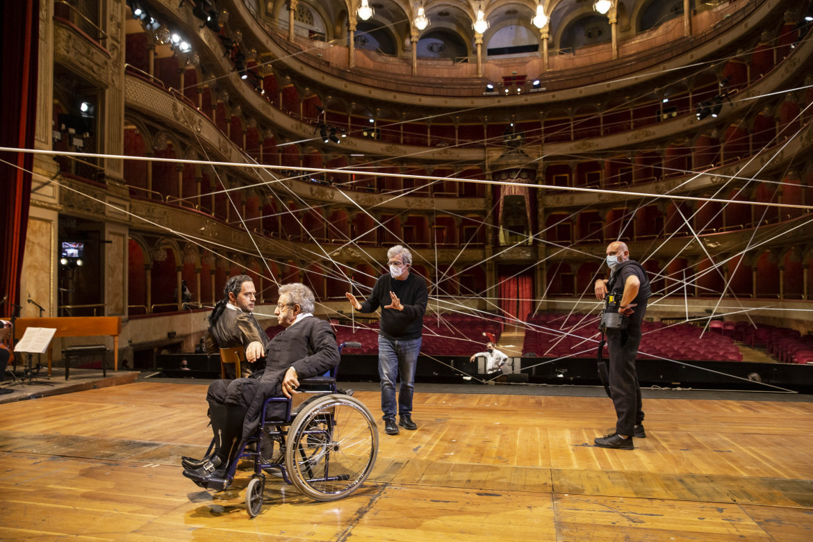 barbiere-di-siviglia-il-regista-mario-martone-con-corbelli-bartolo-ed-esposito-basilio-ph-yasuko-kageyama-opera-di-roma-2020-6973-web