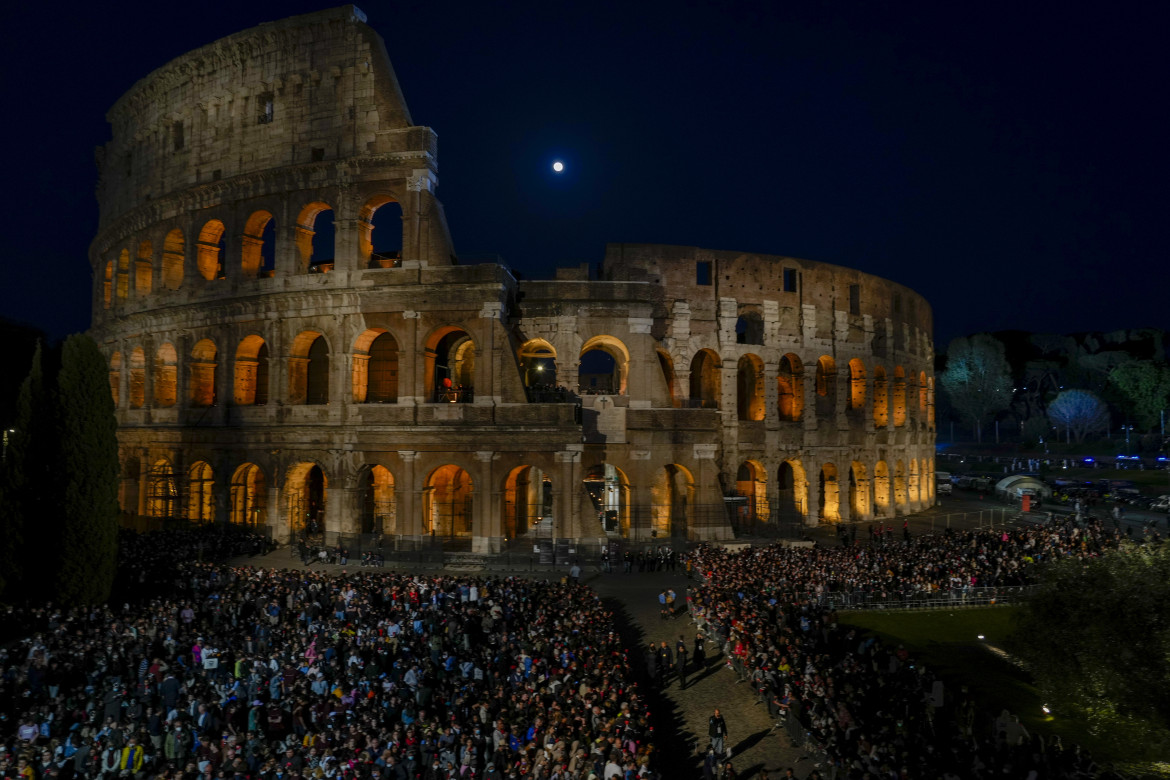 ap22105670307730-via-crucis-roma