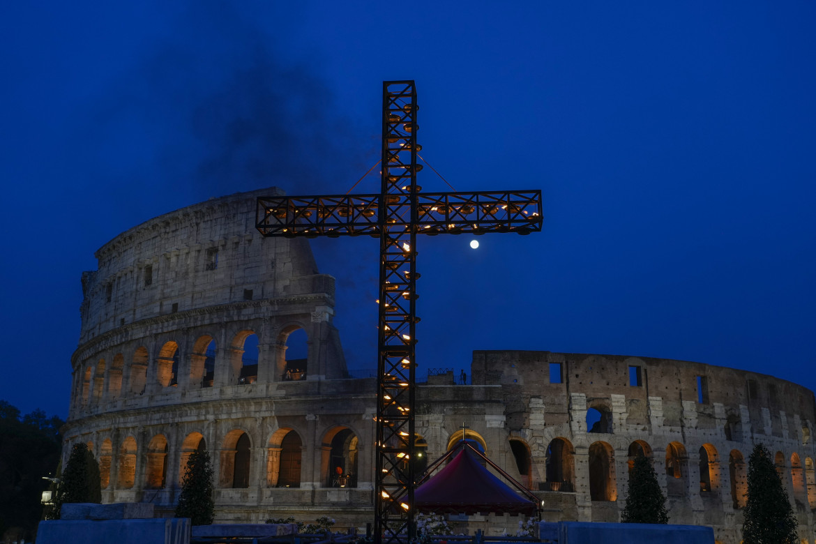 ap22105680707315-via-crucis-roma