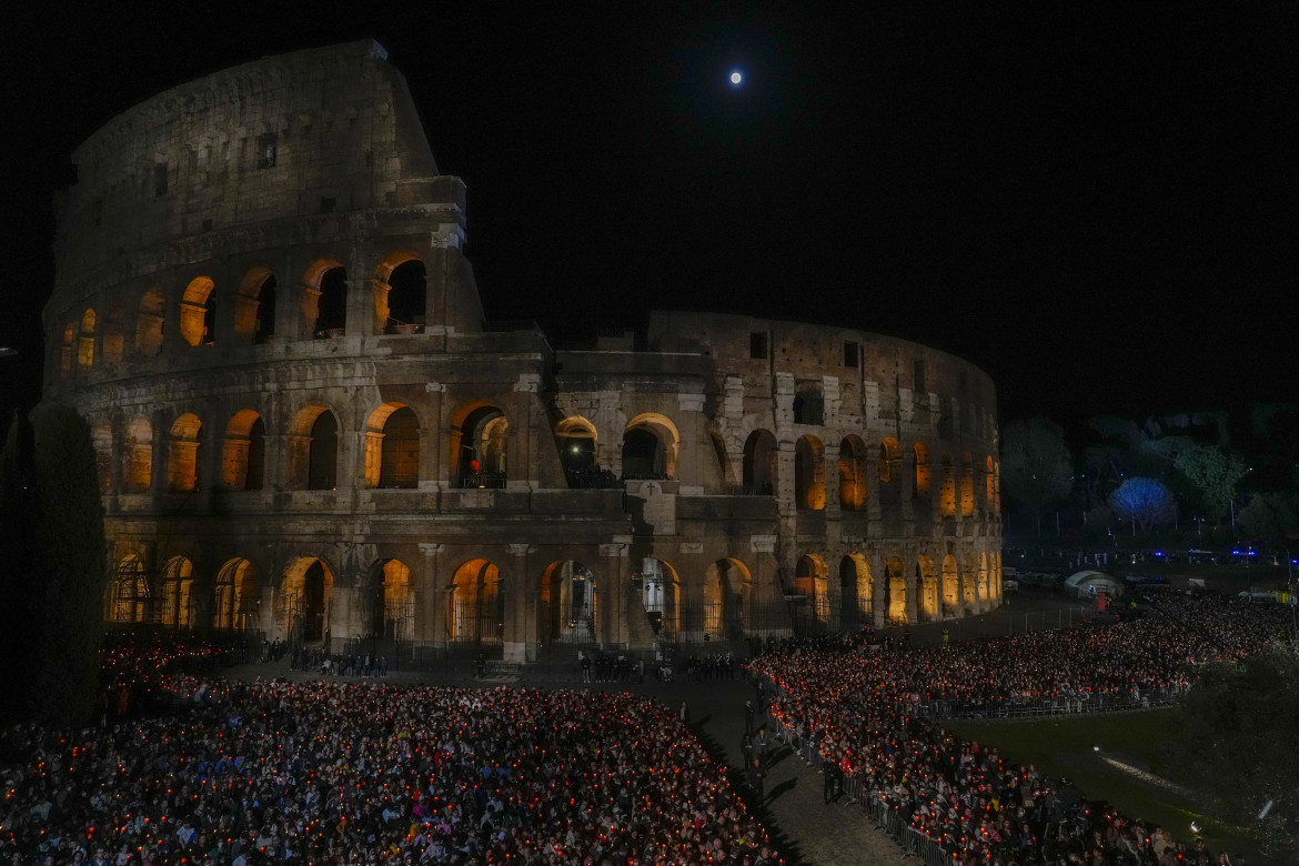 ap22105719666806-via-crucis-roma