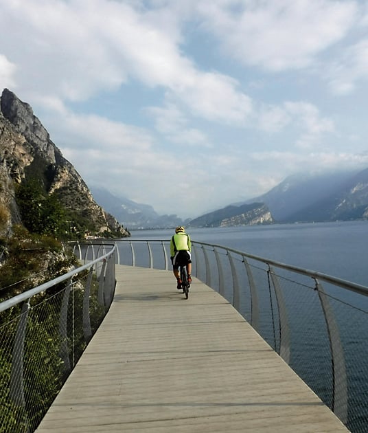 La piccola biblioteca viaggiante del cicloturista consapevole