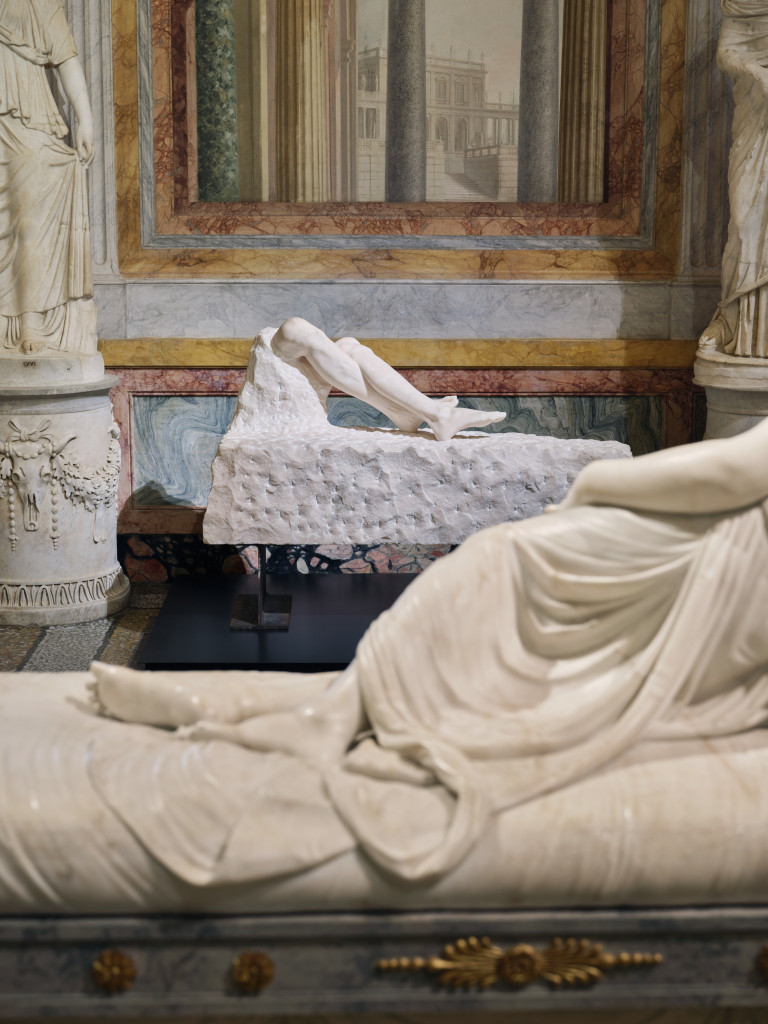 galleria-borghese-louise-bourgeois-installation-view2-jambes-enlacees-ph-a-osio