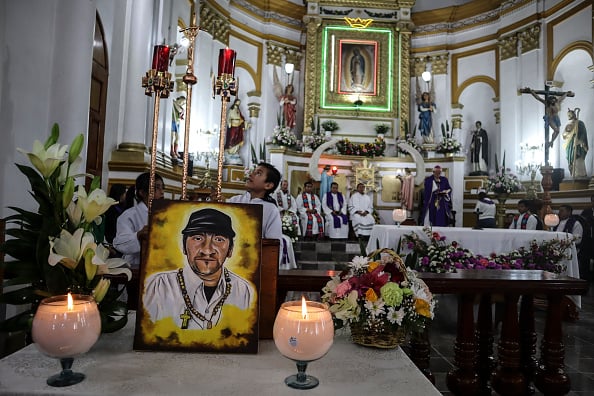 Un'immagine del sacerdote cattolico Marcelo Perez durante la sua veglia funebre dopo essere stato ucciso a colpi di arma da fuoco a San Cristobal de Las Casas, nello stato del Chiapas, in Messico foto Getty Images