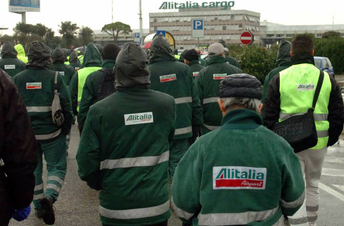 Alitalia, tutti contro tutti