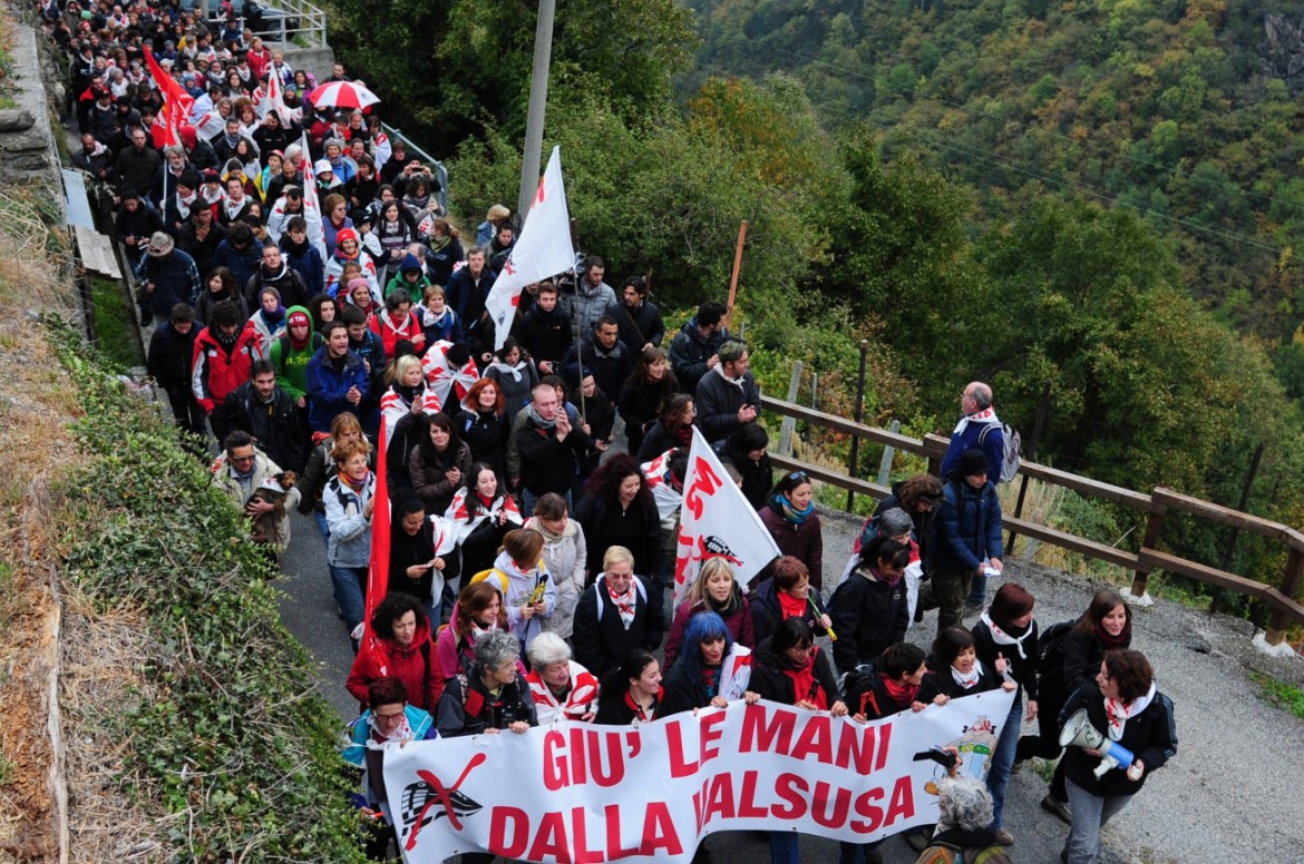 Ai cancelli della terra proibita i No Tav “scommettono” su Renzi