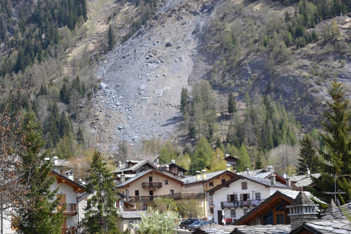 Courmayeur, per ora frana solo il turismo