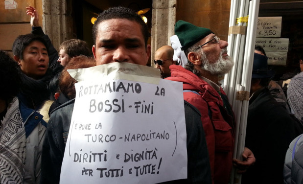 Sit-in sotto la sede del Pd:  «È ora di chiudere i Cie»