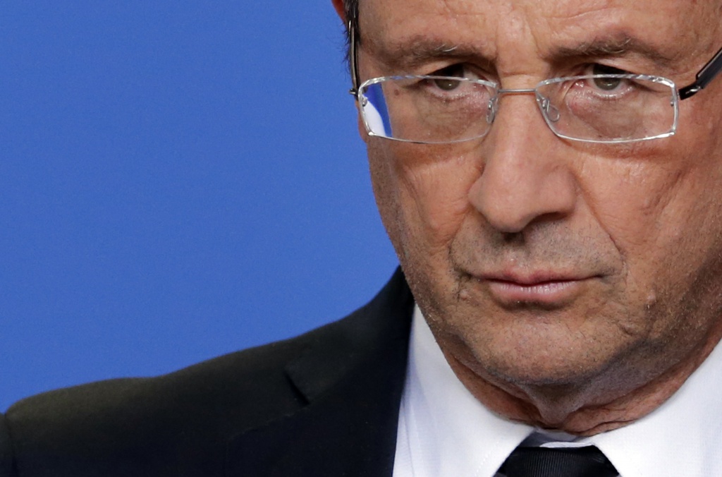 Hollande cede alla rivolta fiscale