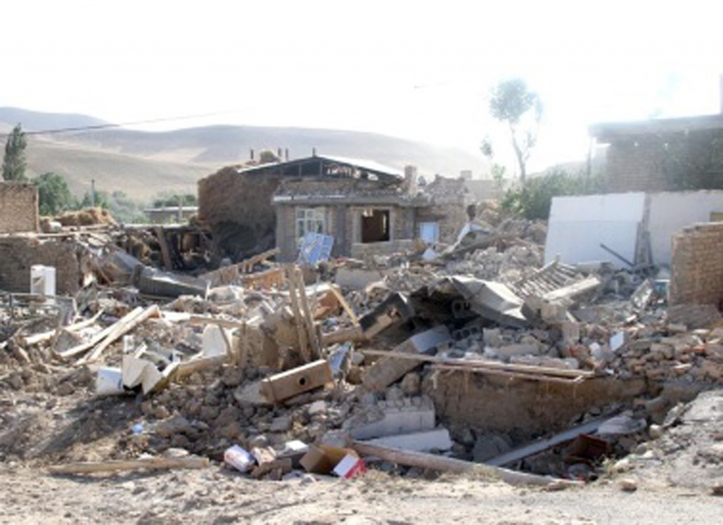 In Iran la terra trema, decine i morti