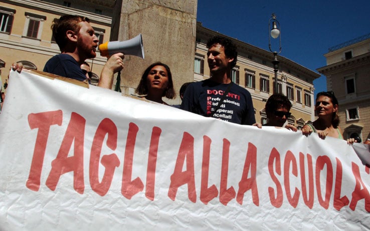 Più classi pollaio e si tagliano 81.614 docenti