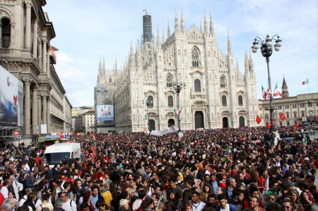 La piazza che resiste è rimasta senza parole