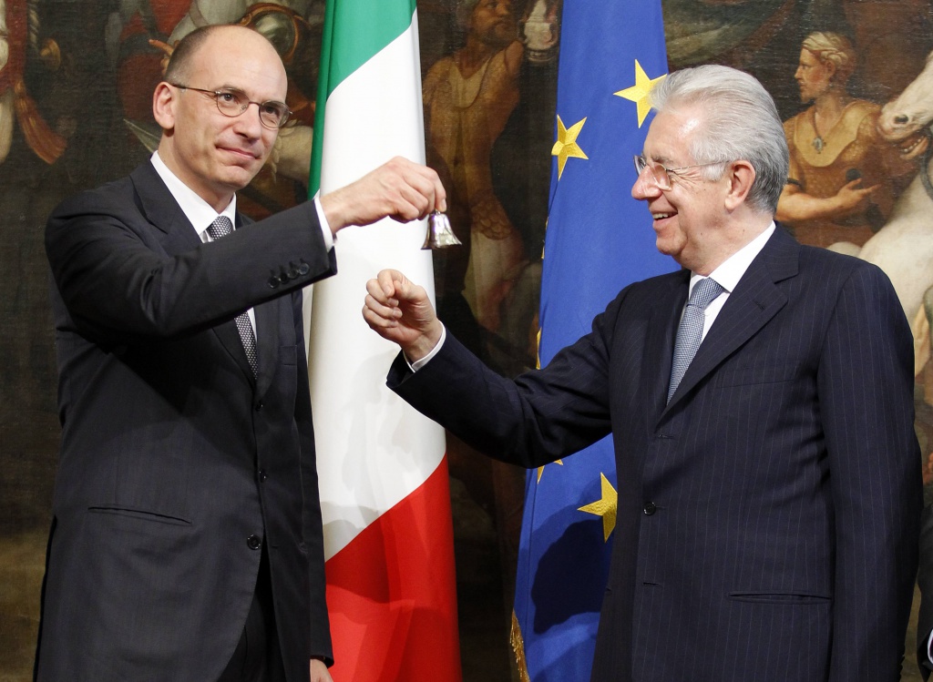 Il minotauro Letta nel Palazzo assediato