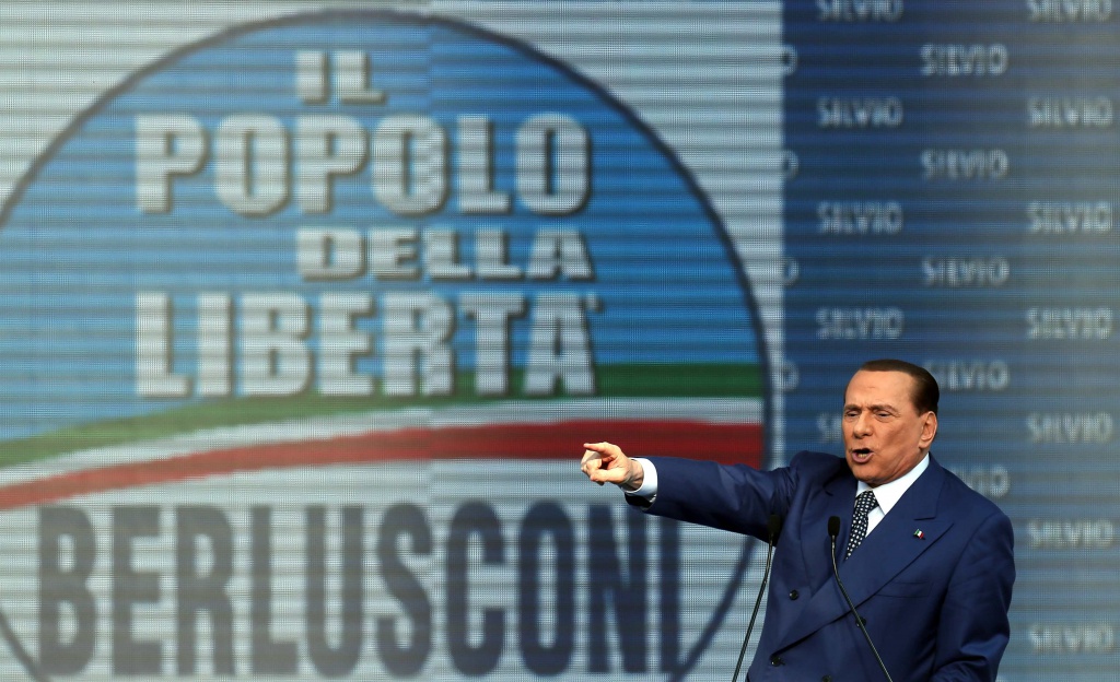 Berlusconi: “Ci sono e resto”