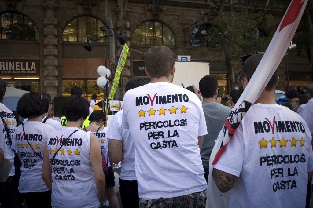 Grillo: “Hanno perso i partiti. E chi non è d’accordo va via”