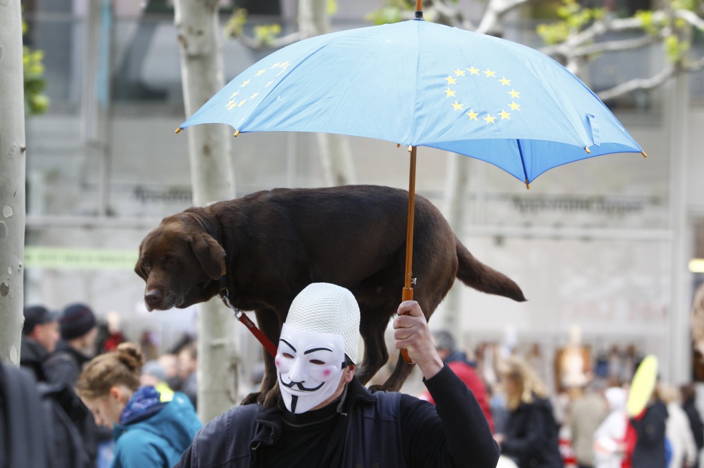 «Siete circondati», Blockupy  contro il Business Summit