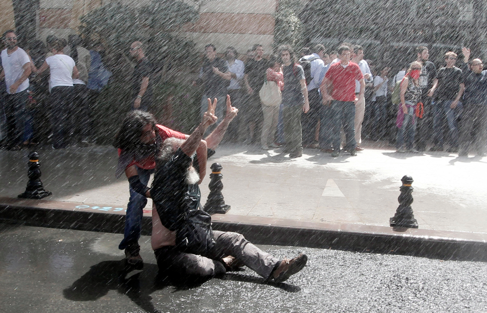 Istanbul brucia per Gezi Park