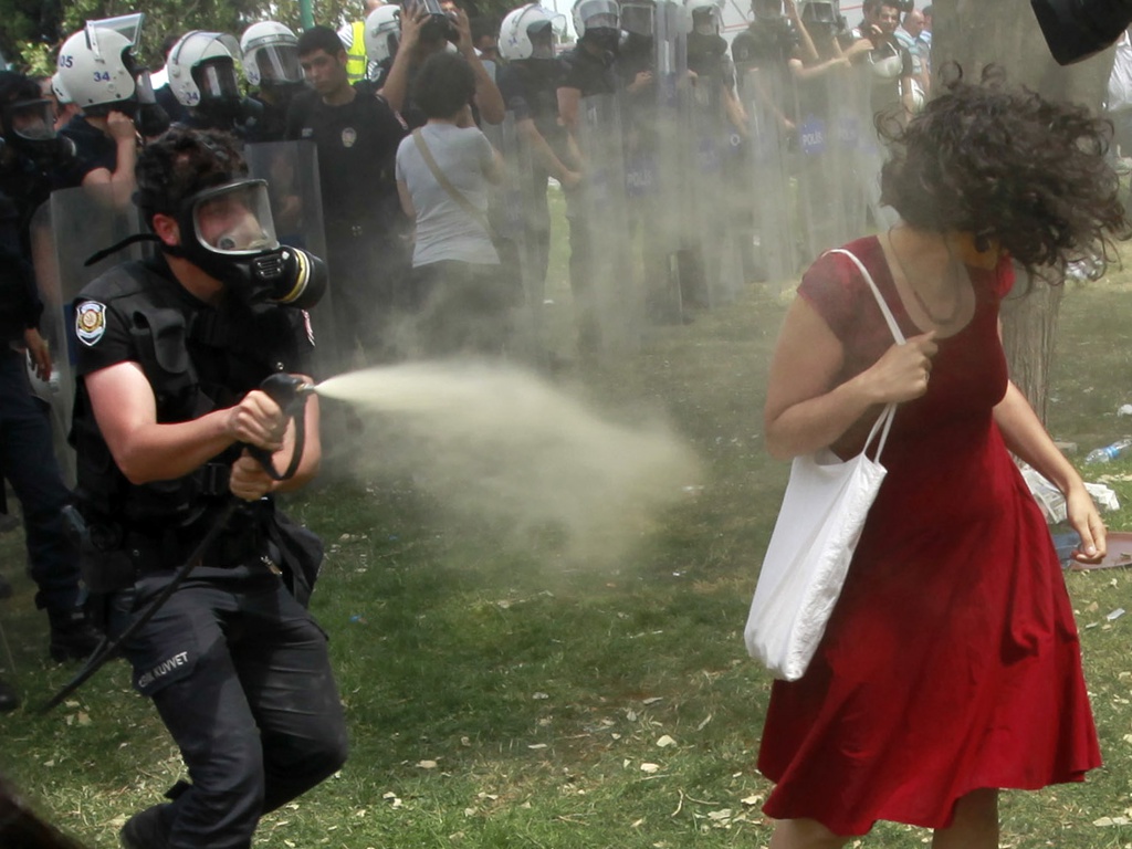 Le donne di Istanbul alzano la testa