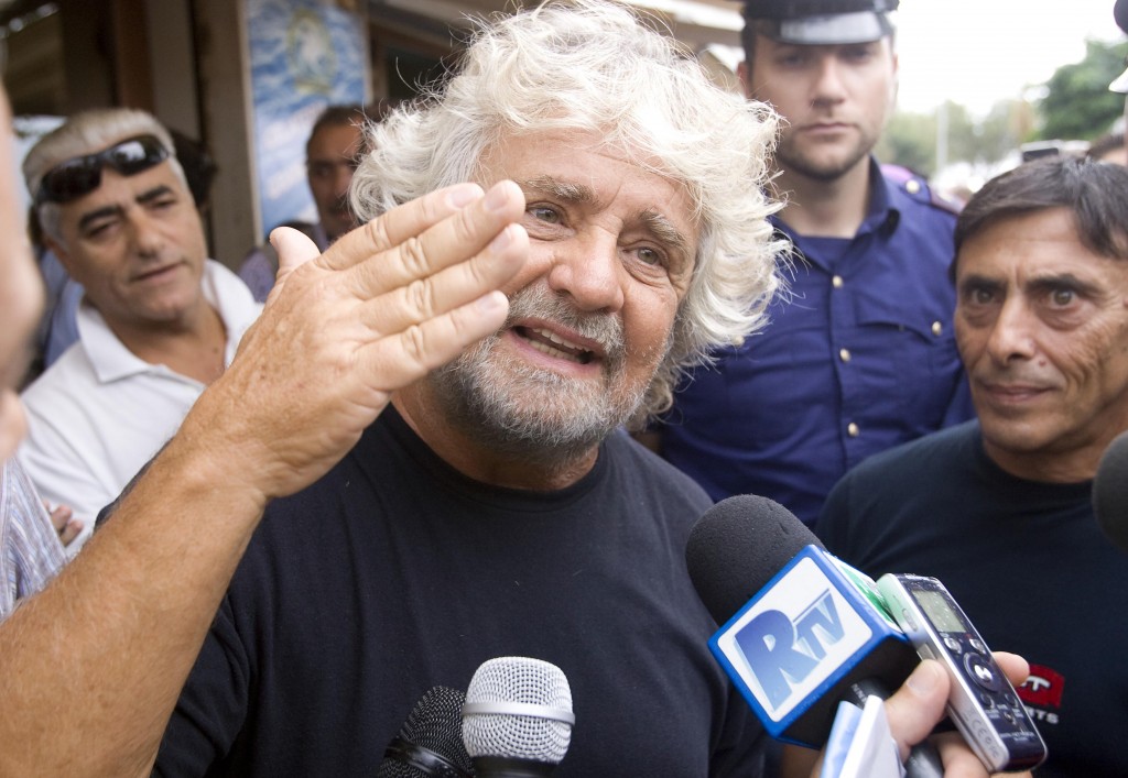 Grillo a scanso equivoci: Pd cane fedele di Silvio