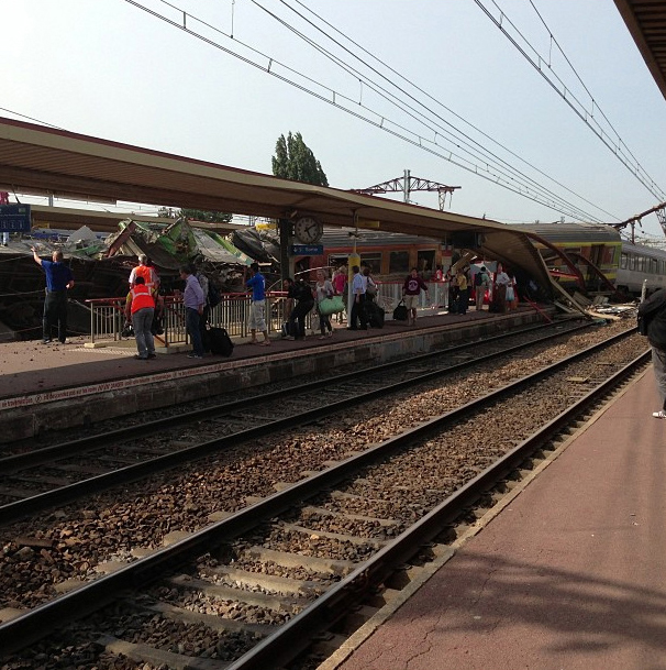 Almeno 7 morti in un incidente ferroviario