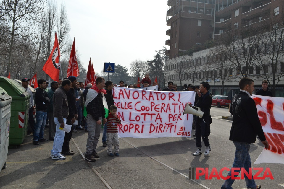 Ispettori a Fiano per i facchini delle false coop