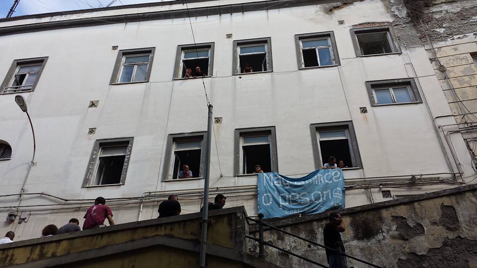 Chiesa ipocrita, dopo lo sgombero chiesto dalle suore occupata l’Annona di Napoli