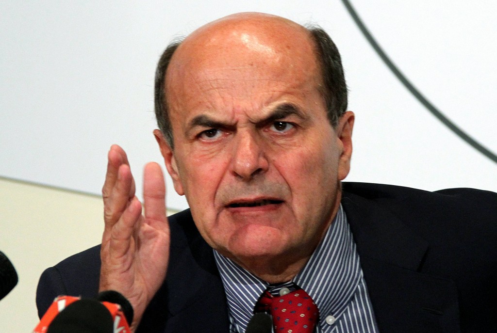 Bersani stronca le “operazioni senza contenuti”