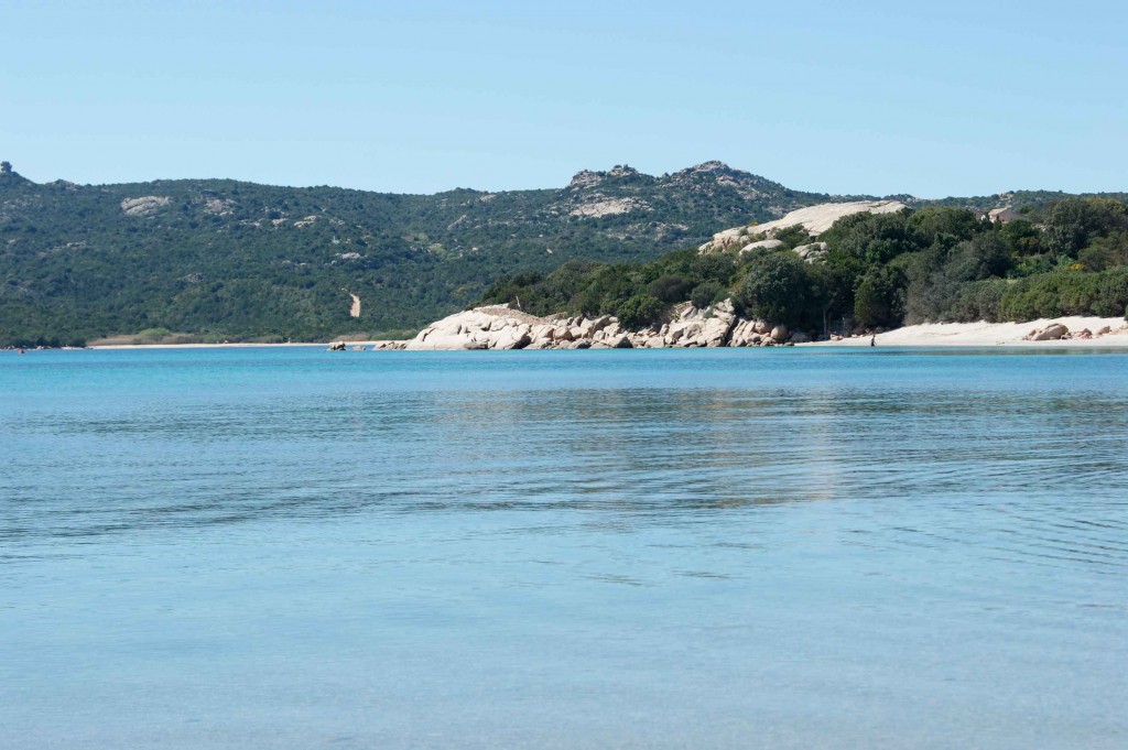 Pioggia di cemento sulla Costa Smeralda