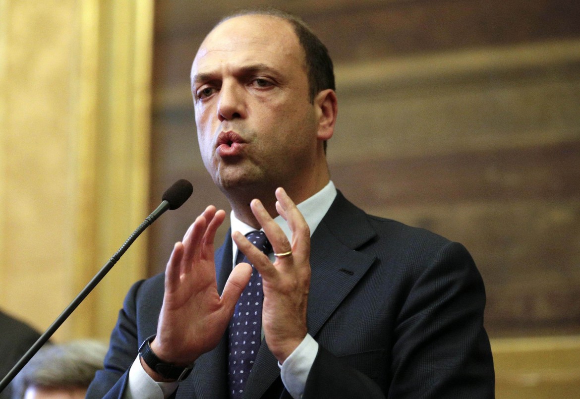 Alfano nel panico: «Mai con Sel, il programma Renzi lo decide con noi»