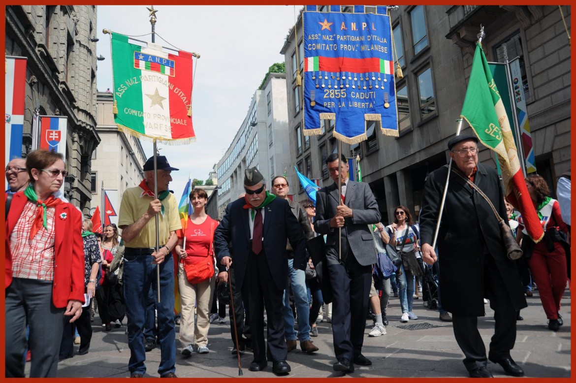 Perdersi in piazza Duomo tra cinquanta sfumature di rosso