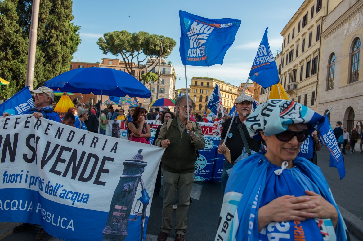 Il movimento fa bene. A Roma sfilano in 50 mila per i beni comuni