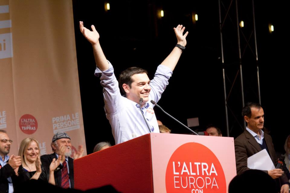 A Bologna una piazza rossa per Tsipras