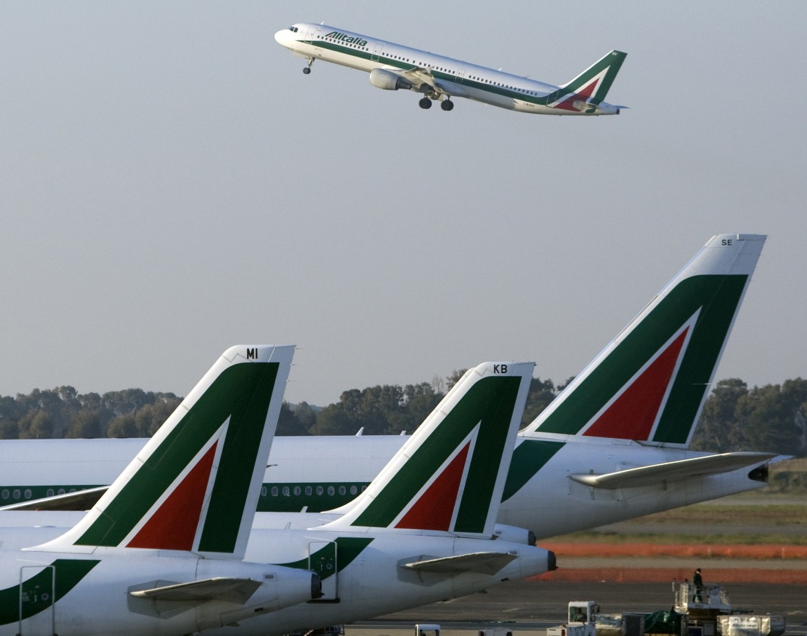 Alitalia, si vola a vista