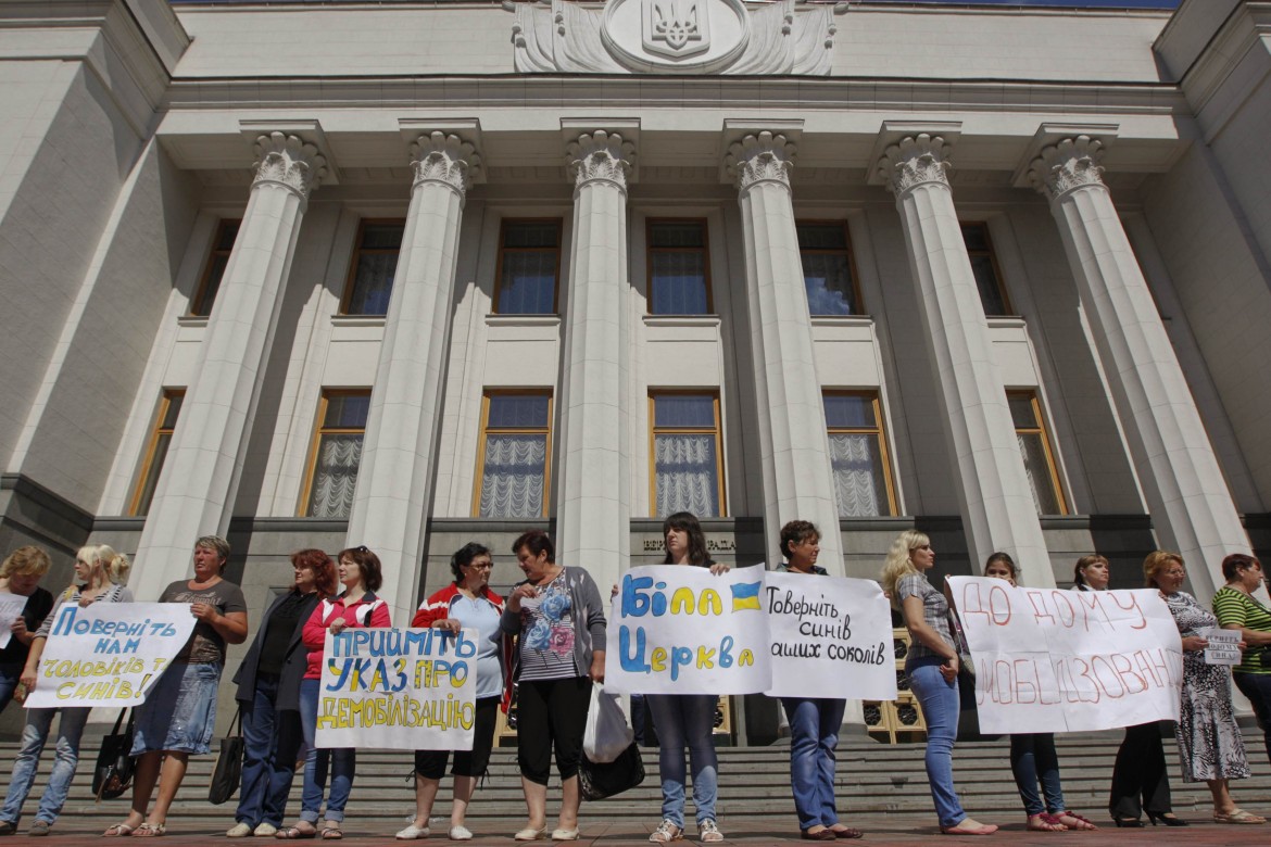 Tregua? Kiev militarizza il governo