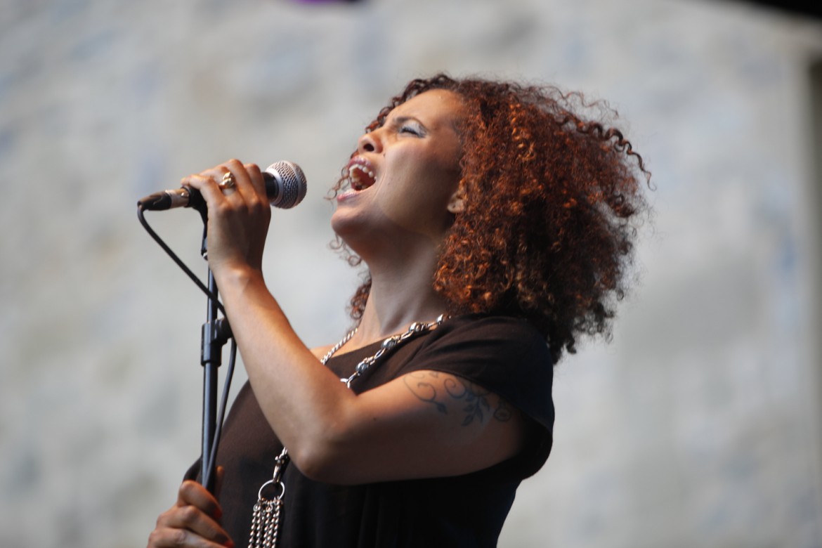 Il seducente canto bambino di Neneh Cherry