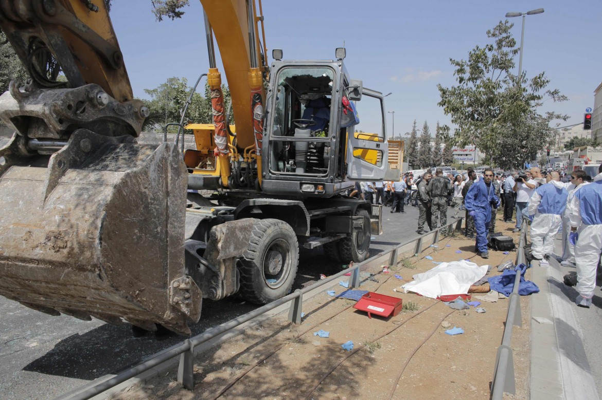 Gerusalemme, la rabbia palestinese contro un bus israeliano