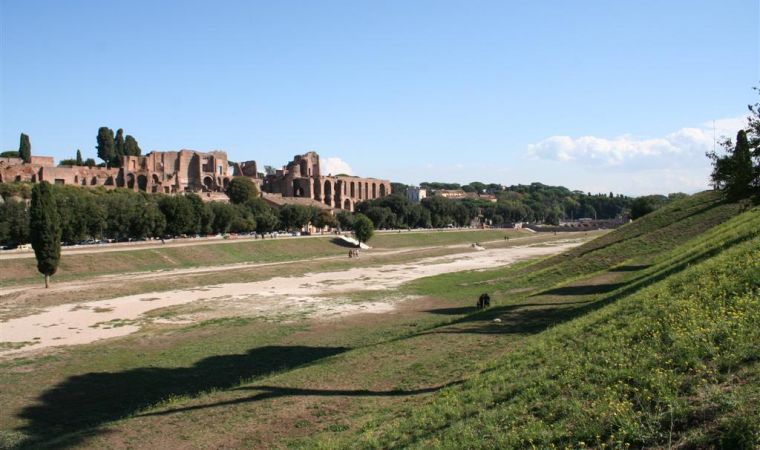 Grillo contro il sindaco Marino: «Mi prendo il Circo Massimo»