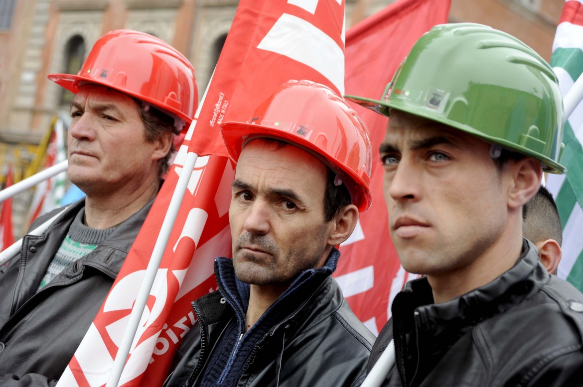 Gli edili in piazza: “Renzi, riapri i cantieri”