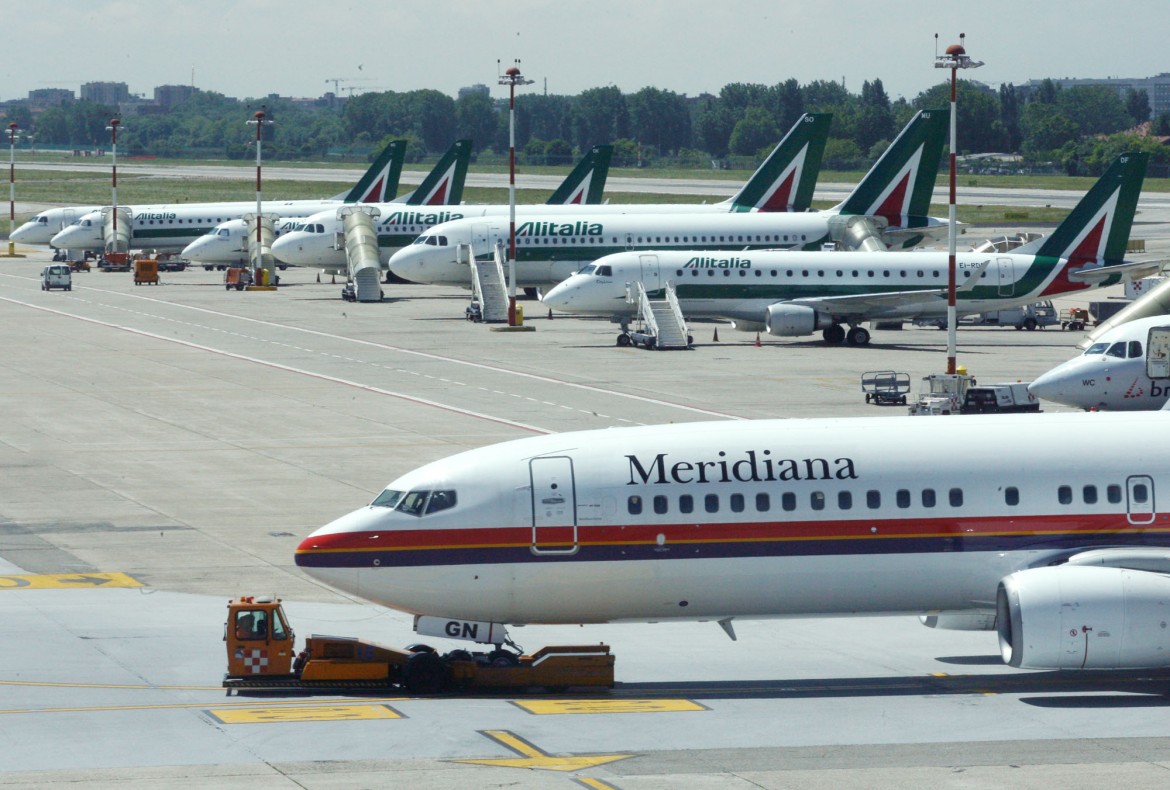 Meridiana, Sardegna sul volo di guerra